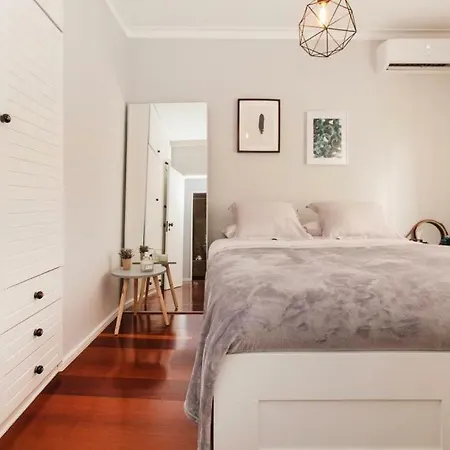 Barbara's House - Minho's Guest *