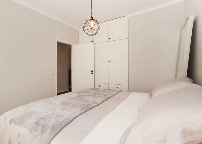 Barbara's House - Minho's Guest