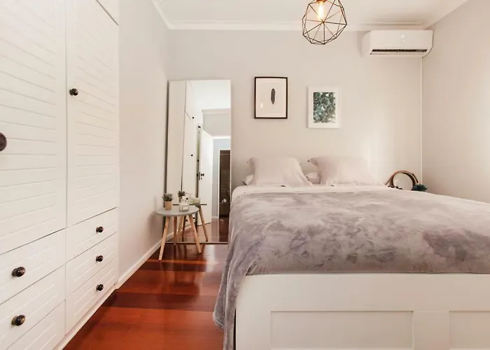 Barbara's House - Minho's Guest *